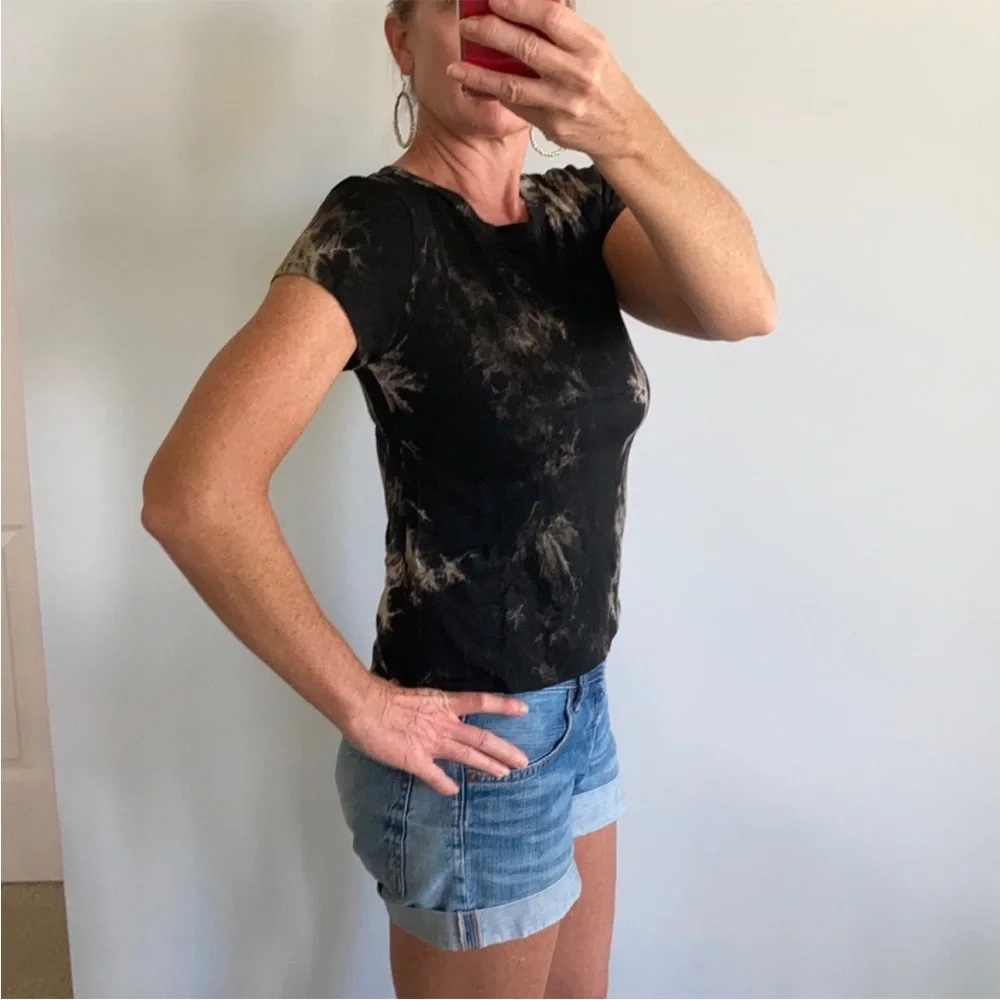 Black & Greyish Color Tie Die Tee - Picture 8 of 8